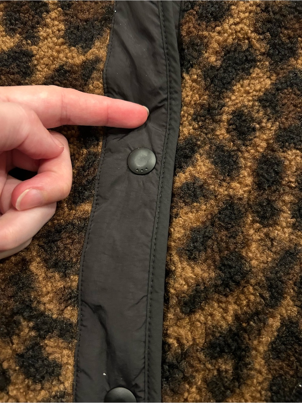 AYR Women's Reversible Fleece Coat in Leopard Print and Black Small - The Chalet - Picture 6 of 10